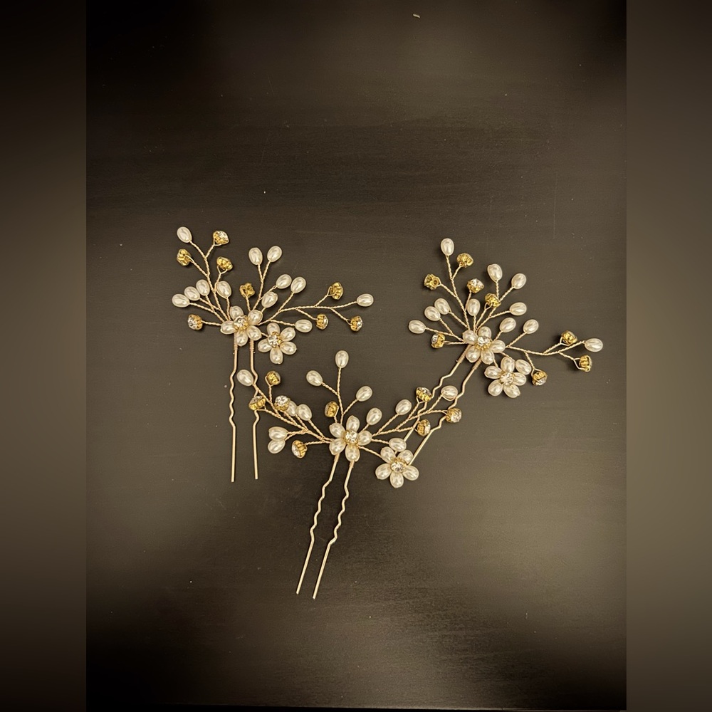 Brand New Beautiful Faux Pearl Floral Hair Pins